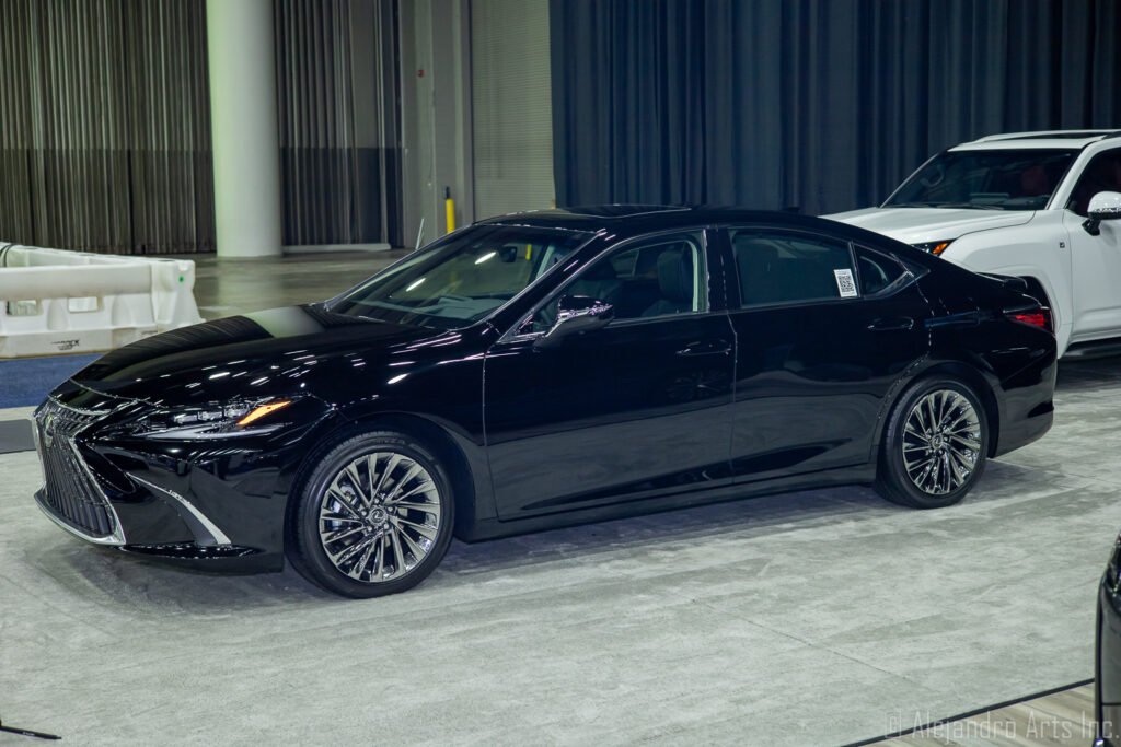 2024 LEXUS ES300h HYBRID