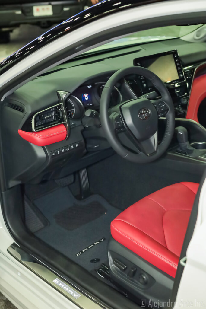 TOYOTA CAMRY XSE HYBRID
