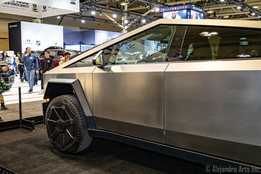 TESLA CYBERTRUCK