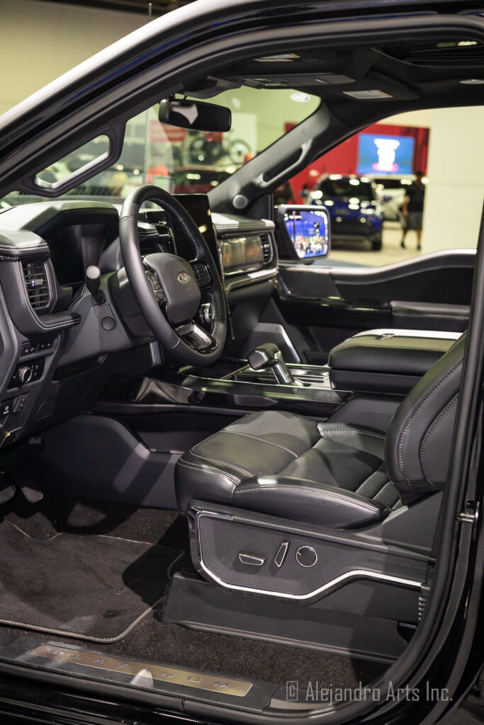 FORD F-150 LIGHTNING