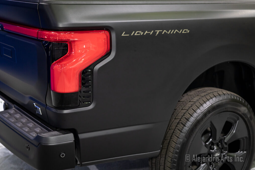 FORD F-150 LIGHTNING