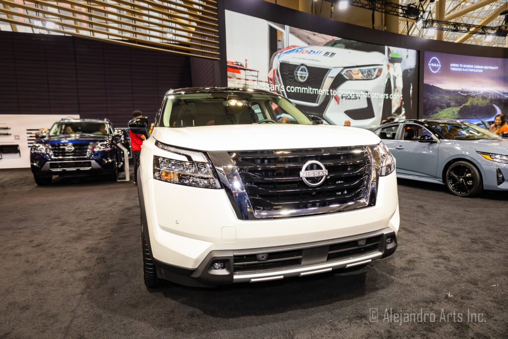 NISSAN PATHFINDER PLATINUM