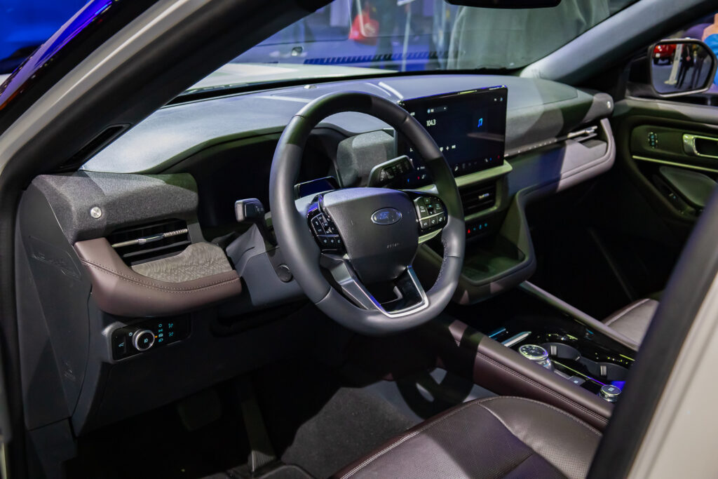 FORD EXPLORER PLATINUM